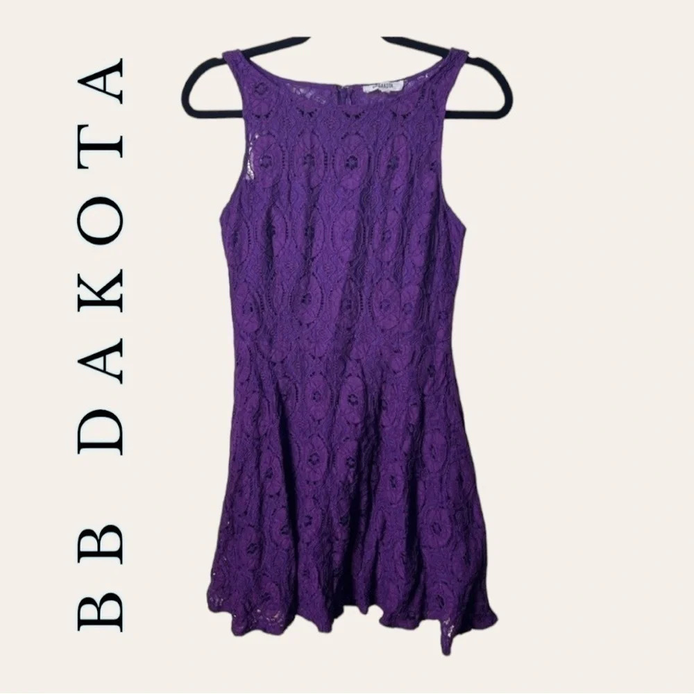 0398.‎ Bb DAKOTA EYELET CROCHET MINI DRESS PURPLE IN COLOR SIZE 10